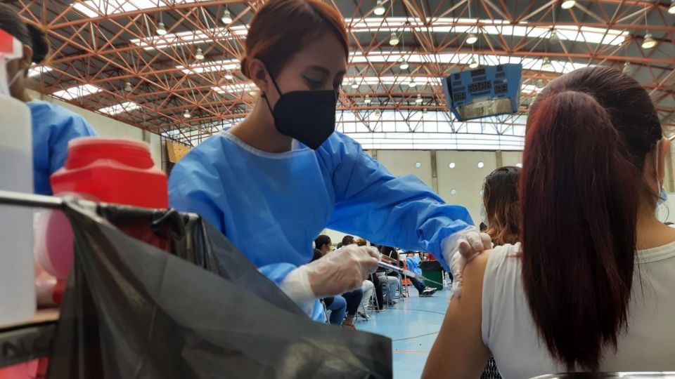 Todas las vacunas anticovid-19 tienen la capacidad de inhibir los riesgos de variante Ómicron: Dr. Héctor Frisbie