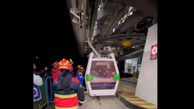 Pasajeros de teleférico en Quito se quedan atrapados; el rescate duró más de 10 horas