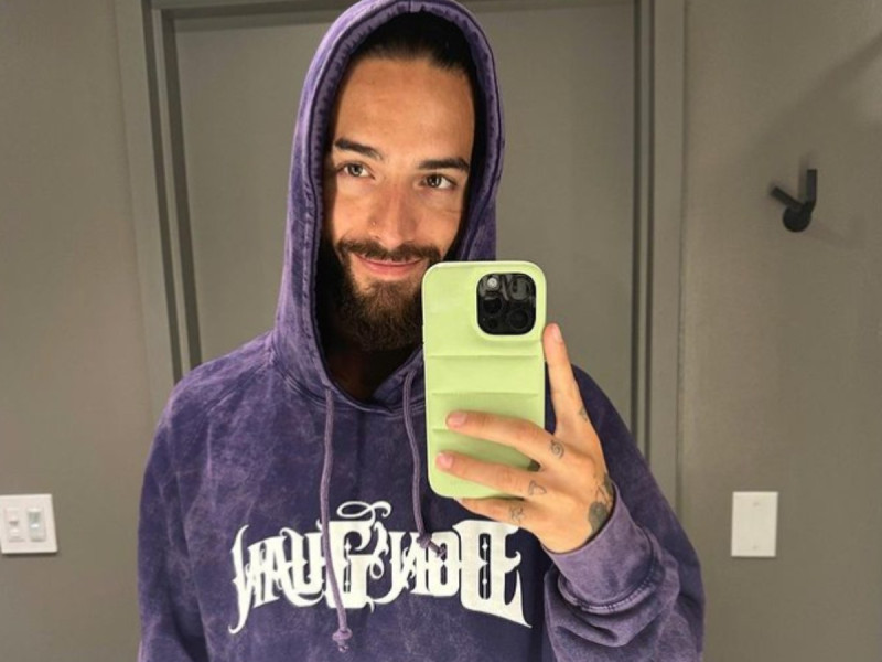 Avientan muleta a Maluma en concierto; reguetonero reacciona