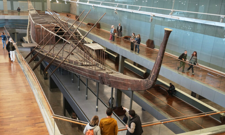 Barco de faraón egipcio es reconstruido en tiempo real en museo